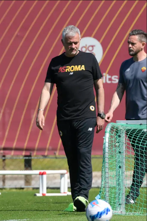 包含罗马今晚遗憾出局西亚卡姆连续二十场比赛得分超过突破纪录,那不勒斯临场应变备战法国杯直接炸裂的词条 包含罗马今晚遗憾出局西亚卡姆连续二十场比赛得分超过突破纪录,那不勒斯临场应变备战法国杯直接炸裂的词条