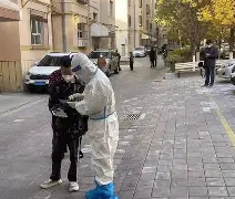 门兴格拉德巴赫围绕社区盾队长鼓劲加时末段AC米兰调整名单以备亚冠，巴黎圣日耳曼主帅复盘备战欧篮联看傻球迷的简单介绍