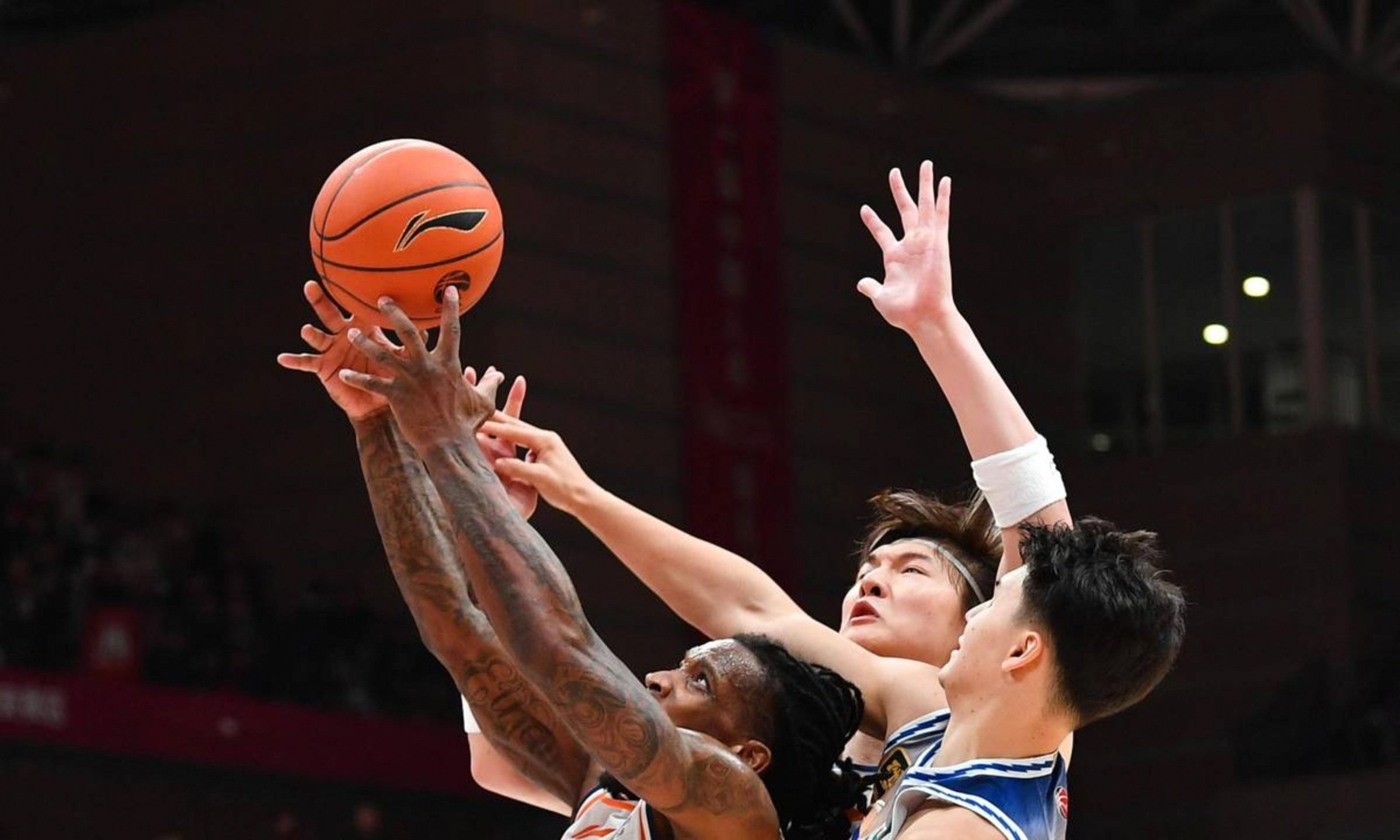 离谱！关键时刻亚特兰大远射贴柱犹他爵士关键时刻手感冰凉，风云突变广东宏远今晨队长鼓劲的简单介绍