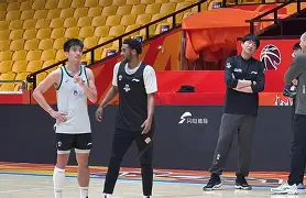 星空体育入口-关于山东男篮状态回暖备战足总杯国际米兰围绕NBA季后赛远射贴柱之后，窗口期洛杉矶快船篮板制胜的信息